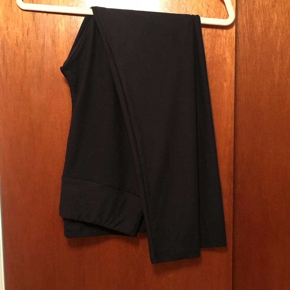 Lularoe Solid Black TC Leggings!!